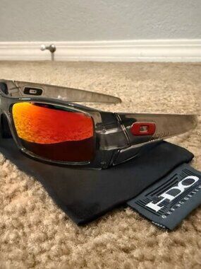 ( OO9014 ) Oakley Gascan Smoke Gray Frame Ruby Iridium Lenses